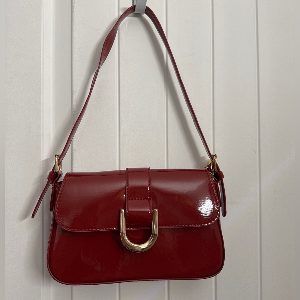 Burgundy buckle shoulder bag